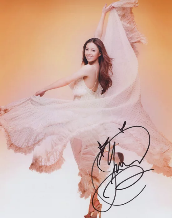 Yuna Ito autograph