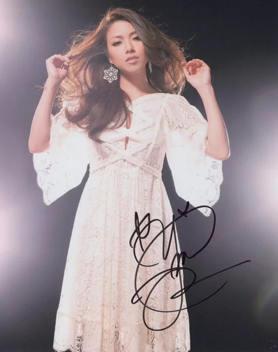 Yuna Ito autograph