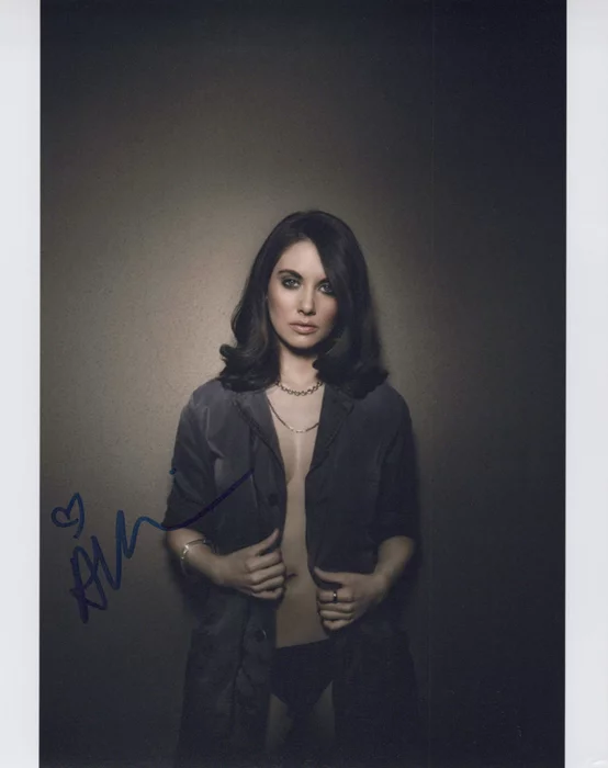 Alison Brie autograph