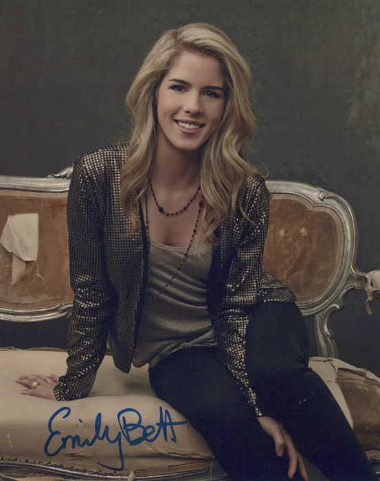 Emily Bett Rickards autograph