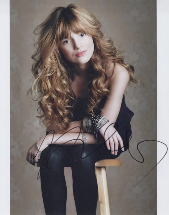 Bella Thorne autograph