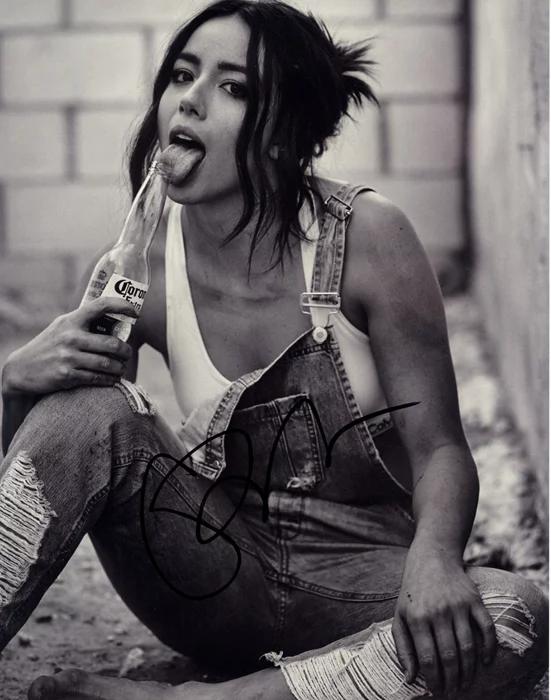 Chloe Bennet autograph