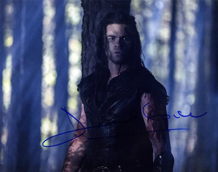 Daniel Gillies autograph