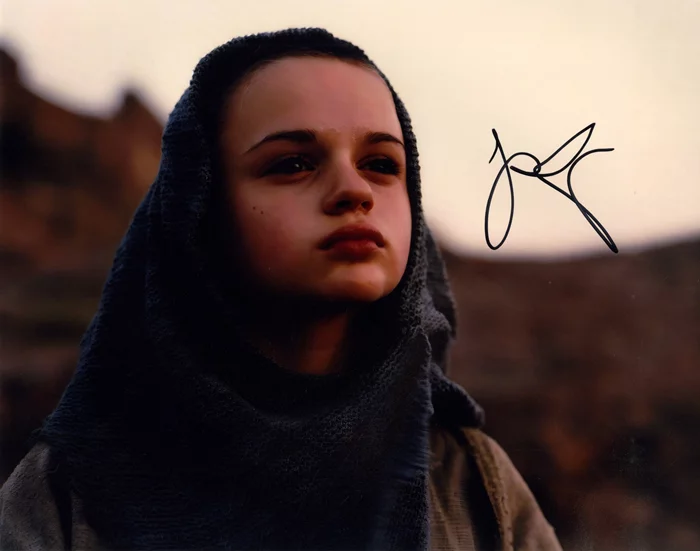 Joey King autograph