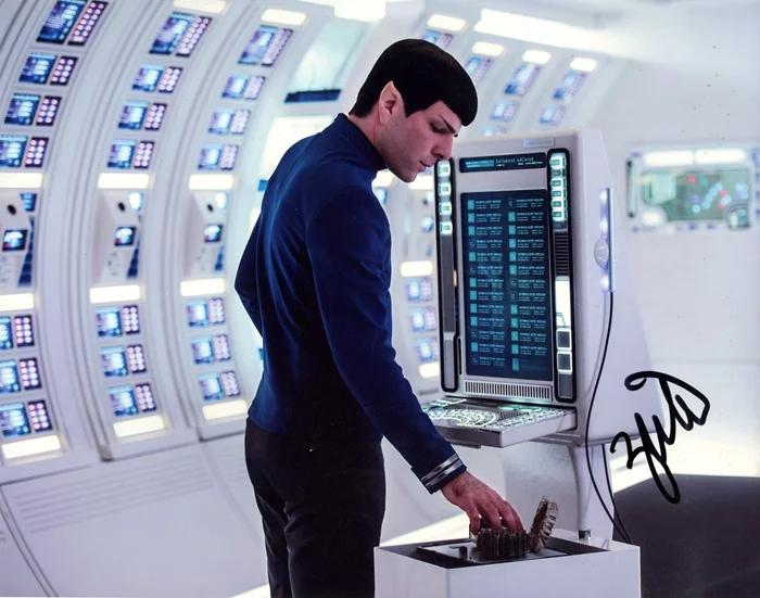 Zachary Quinto autograph