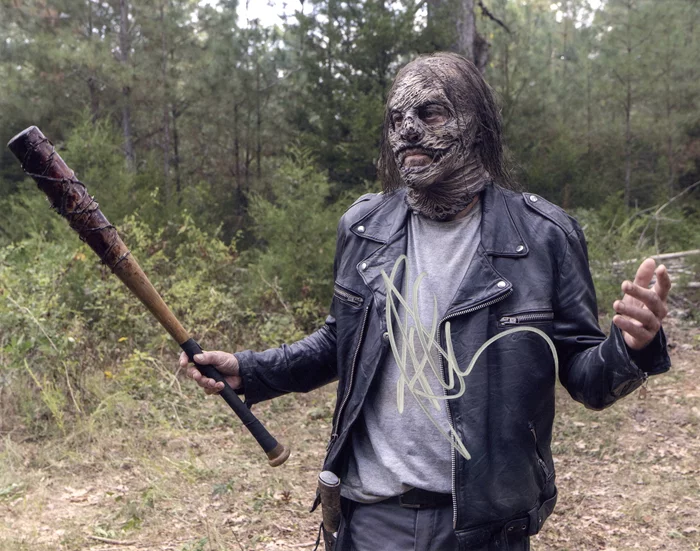 Jeffrey Dean Morgan autograph