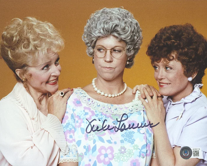 Vicki Lawrence autograph