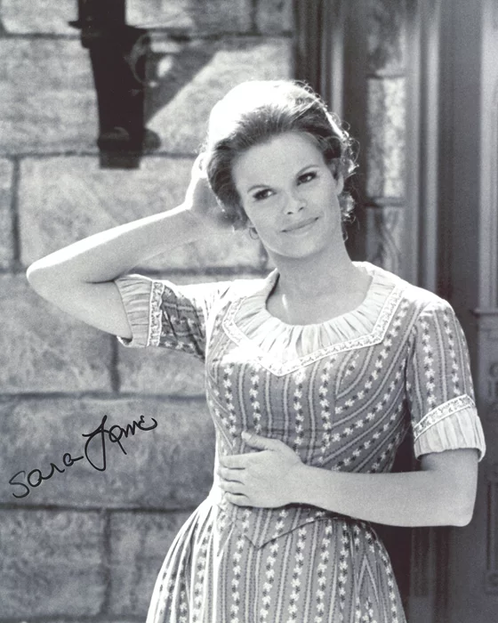 Sara Lane autograph