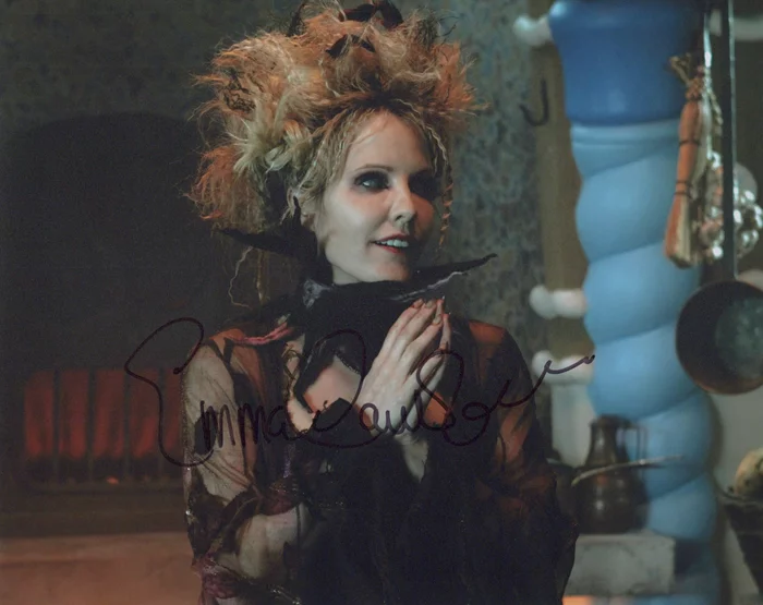 Emma Caulfield autograph
