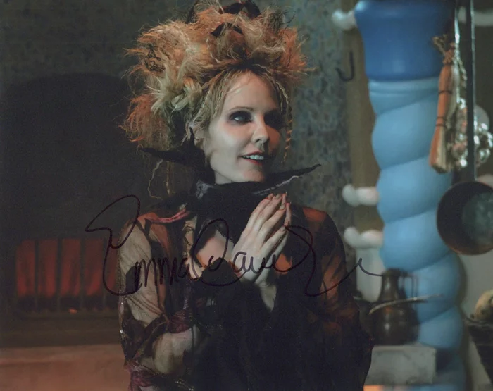 Emma Caulfield autograph