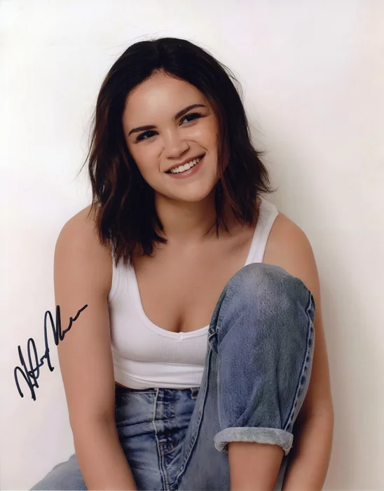Victoria Moroles autograph