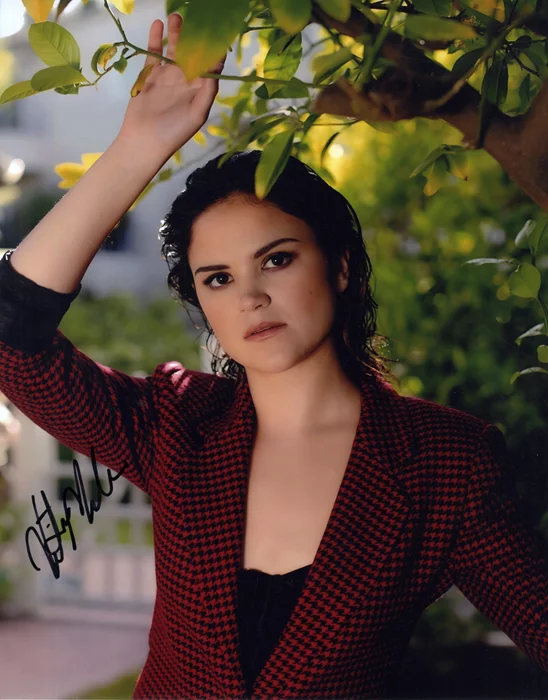 Victoria Moroles autograph