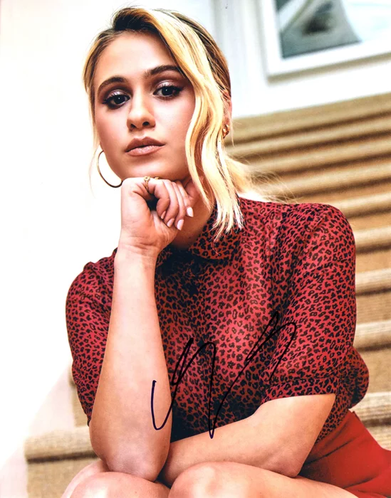 Maria Bakalova autograph