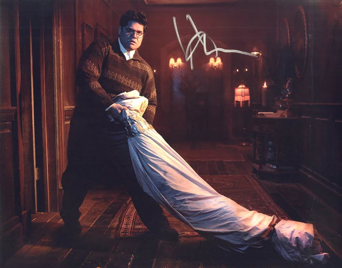 Harvey Guillen autograph