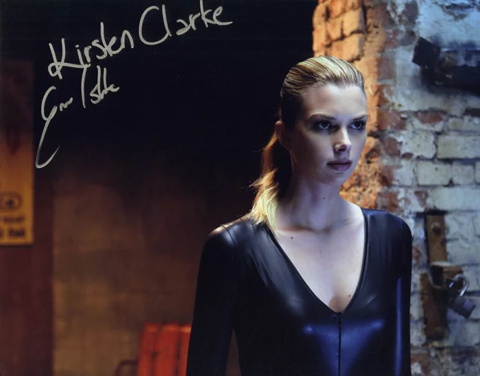 Emma Ishta autograph