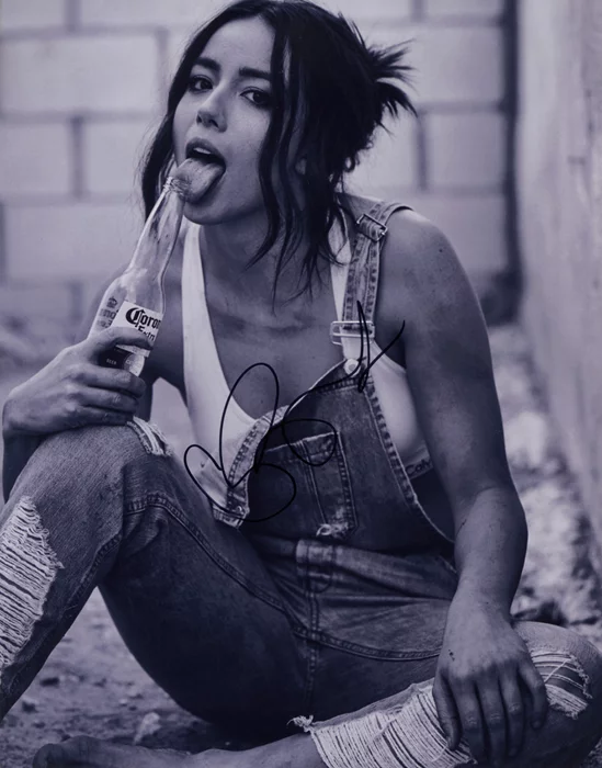 Chloe Bennet autograph