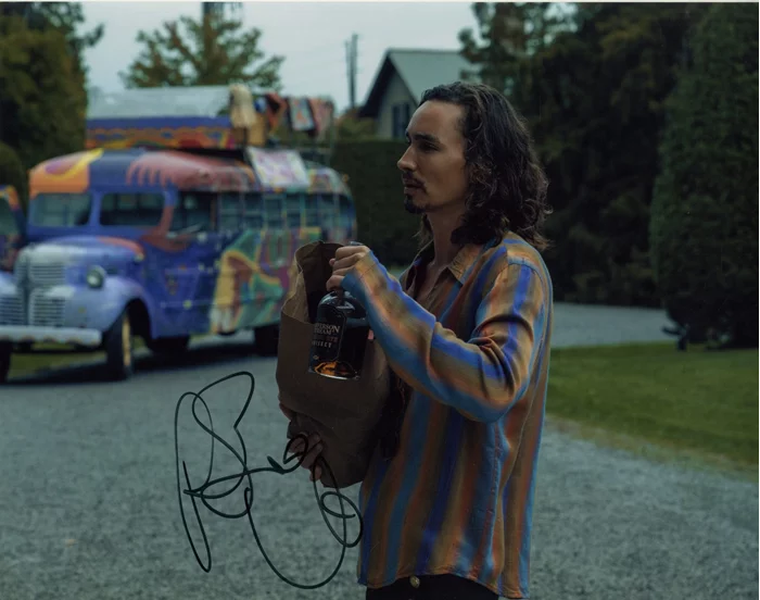 Robert Sheehan autograph