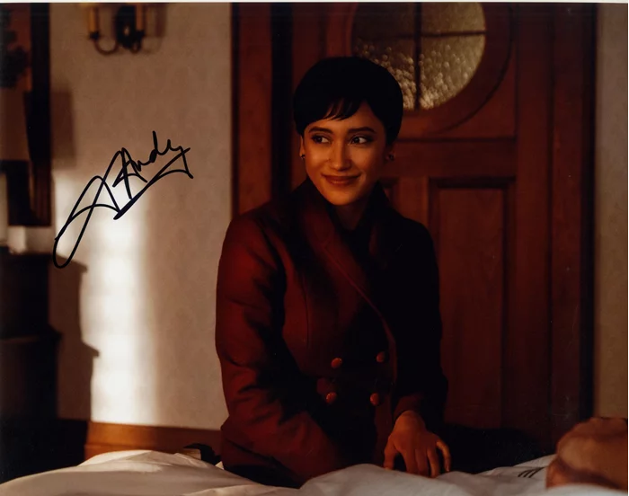 Andy Allo autograph
