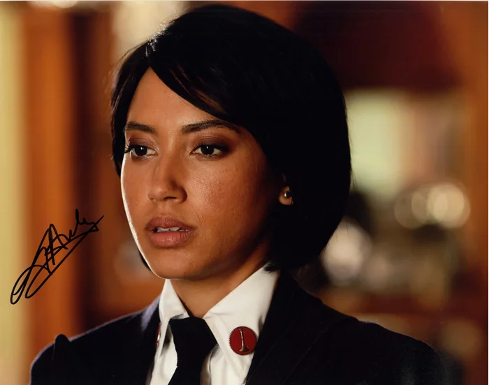 Andy Allo autograph