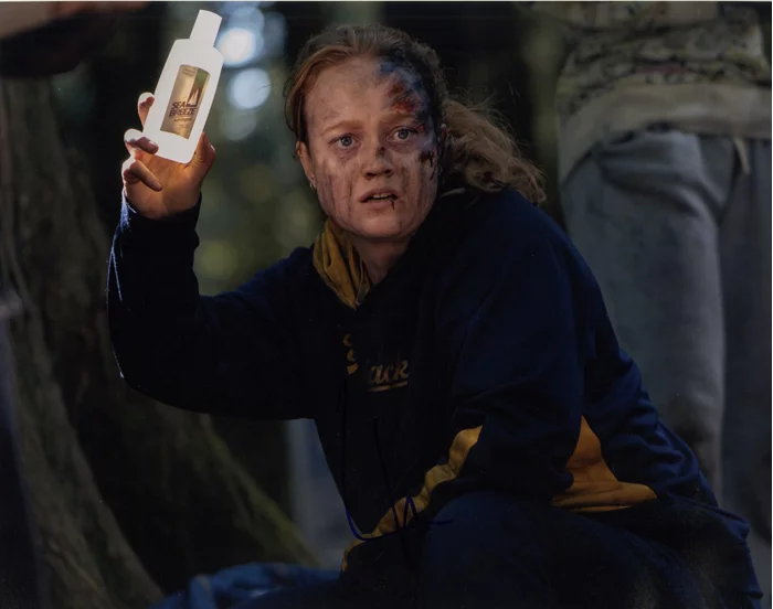 Liv Hewson autograph