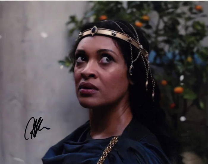 Cynthia Addai-Robinson autograph
