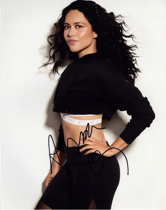 Alyssa Diaz autograph