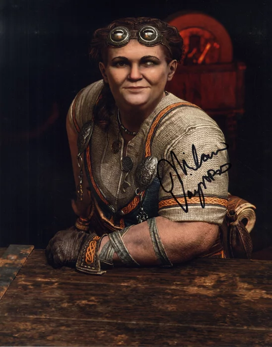 Milana Vayntrub autograph