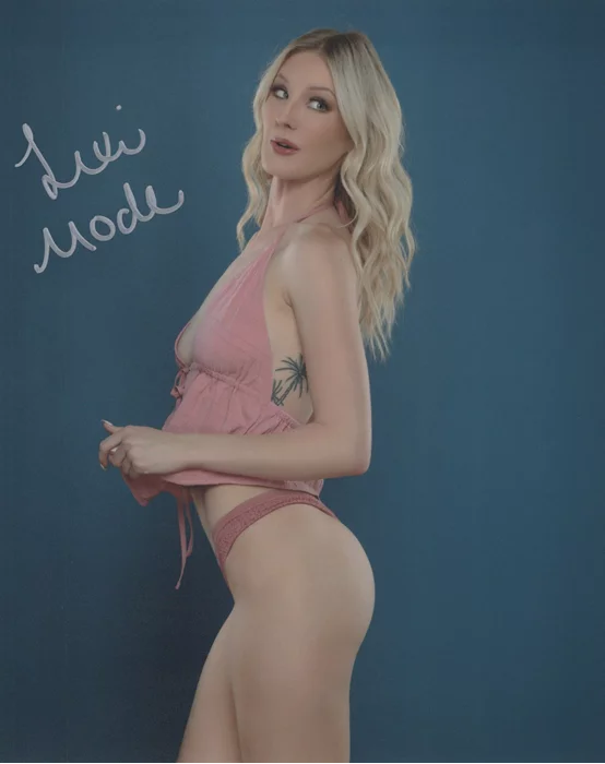 Lexi Mode autograph