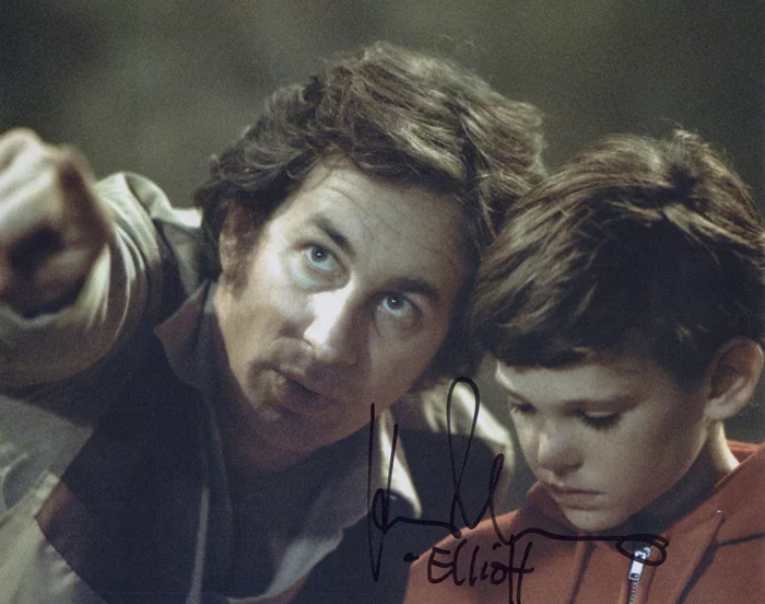 Henry Thomas autograph