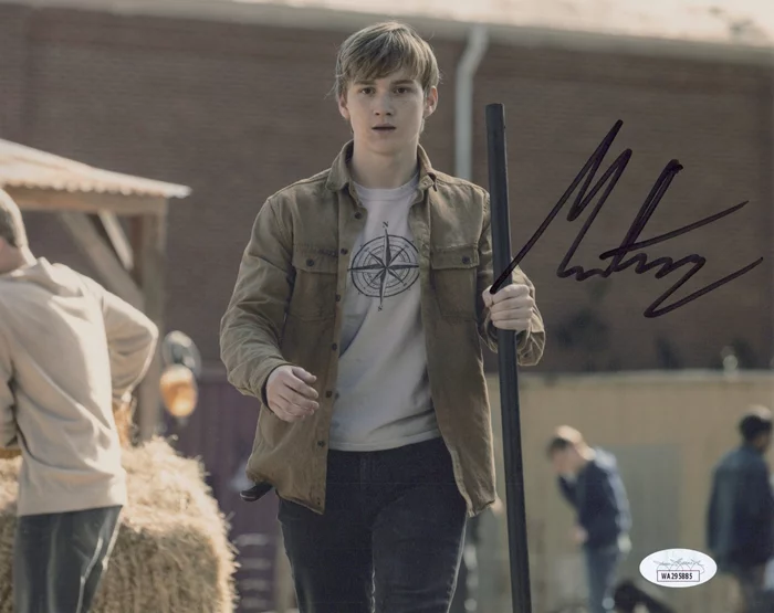 Matt Lintz autograph