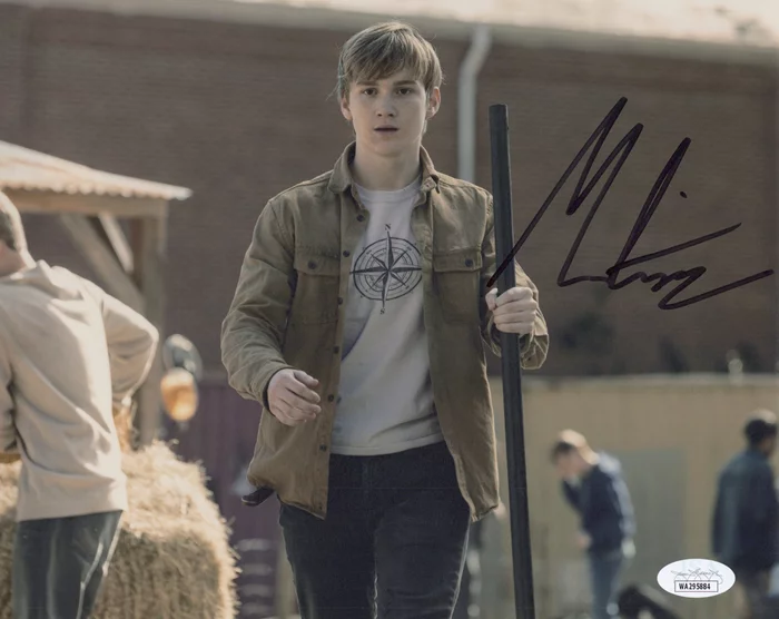 Matt Lintz autograph