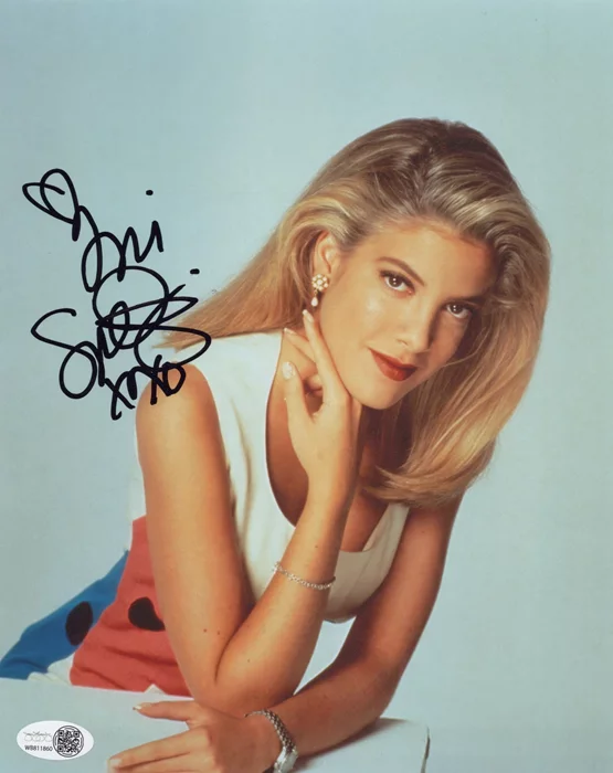 Tori Spelling autograph