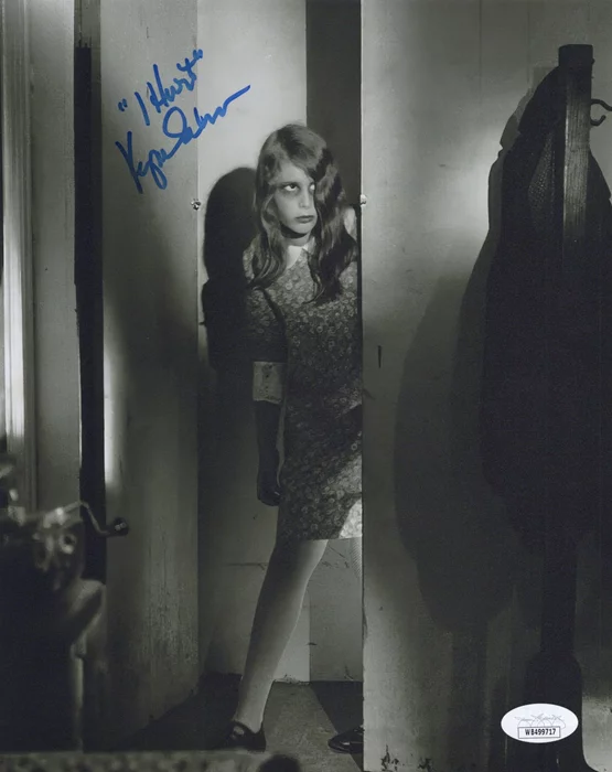 Kyra Schon autograph