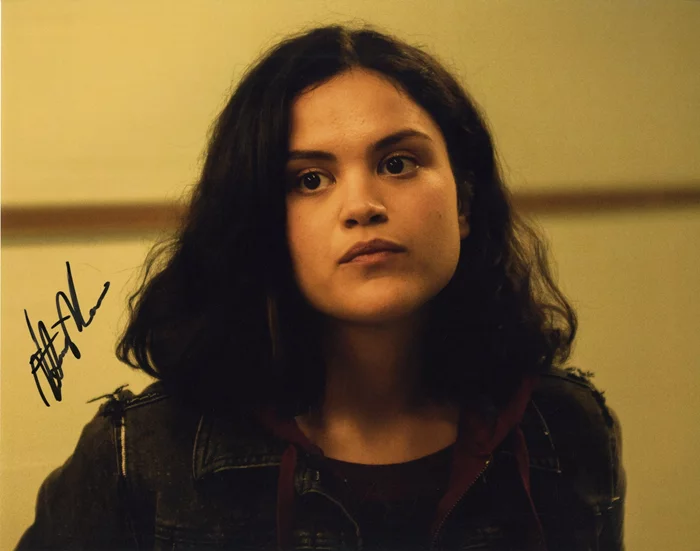 Victoria Moroles autograph