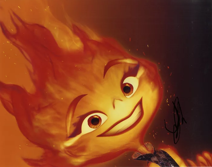 Leah Lewis autograph