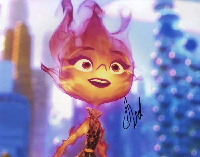 Leah Lewis autograph