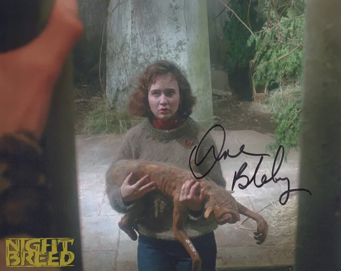 Anne Bobby autograph