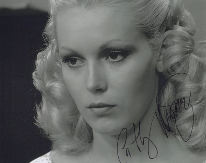 Cathy Moriarty autograph