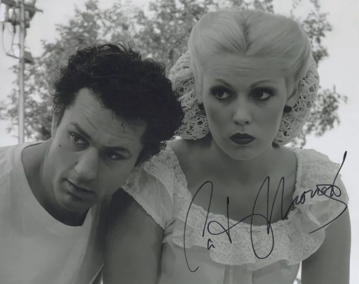 Cathy Moriarty autograph