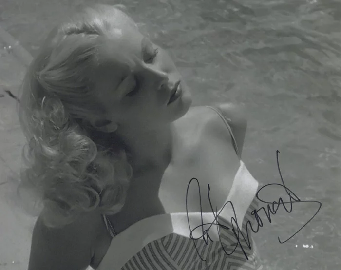 Cathy Moriarty autograph