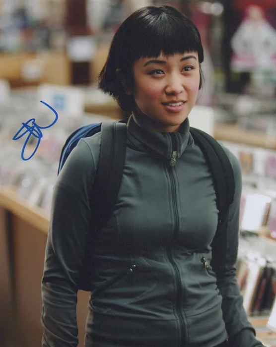 Ellen Wong autograph