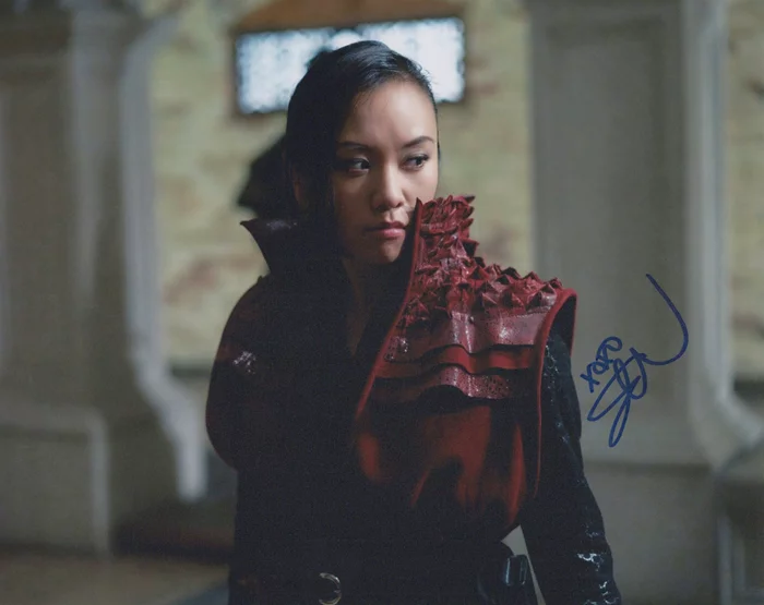 Ellen Wong autograph