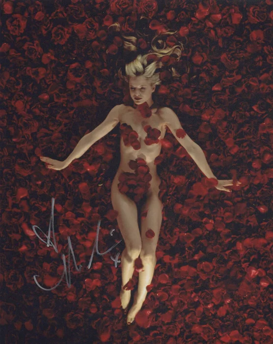 Mena Suvari autograph