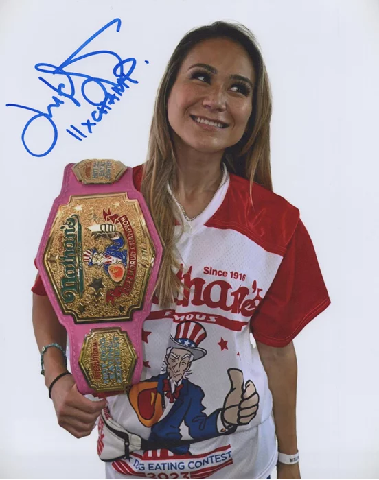Miki Sudo autograph