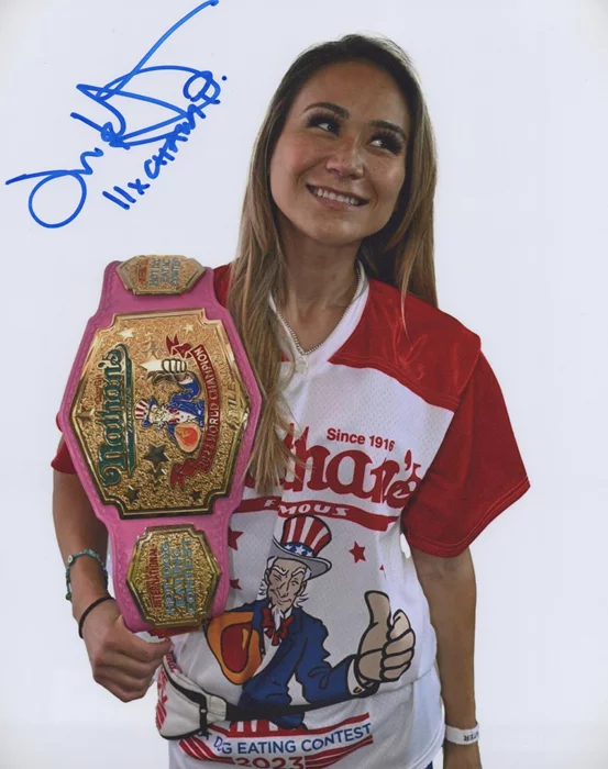 Miki Sudo autograph
