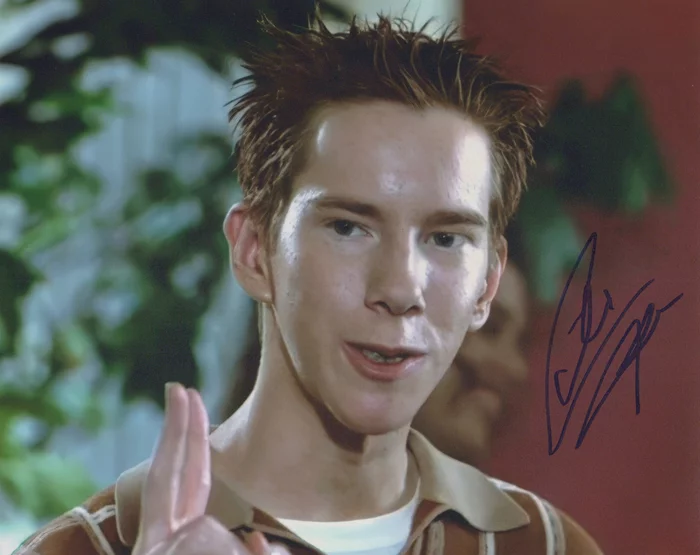 Chris Owen autograph