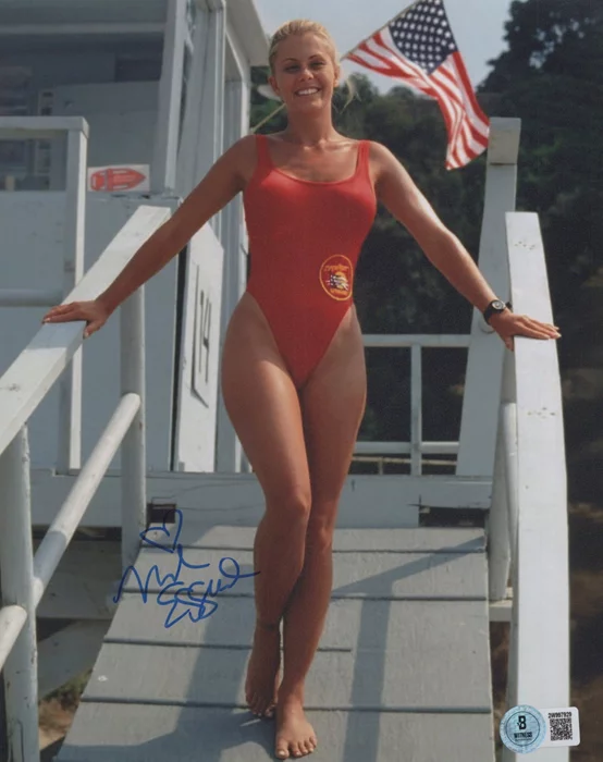 Nicole Eggert autograph