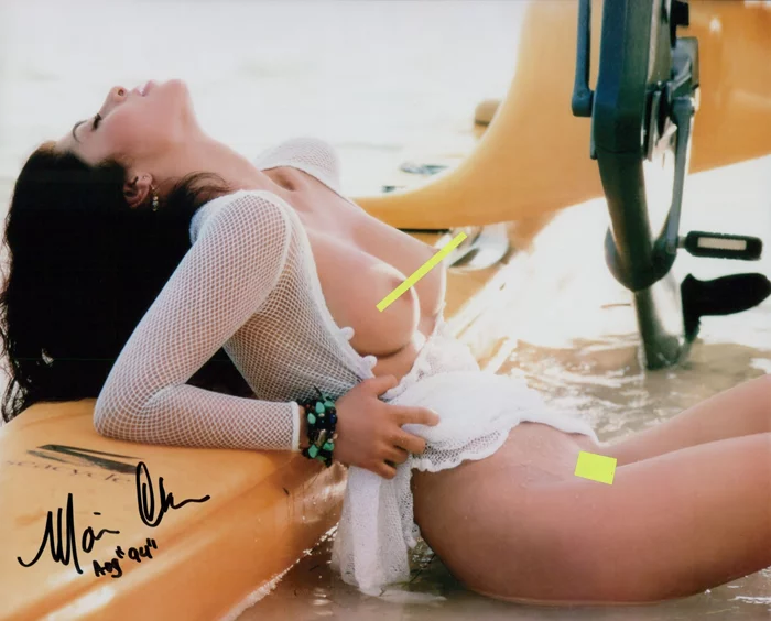 Maria Checa autograph