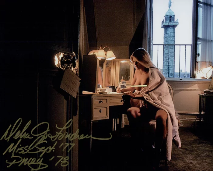 Debra Jo Fondren autograph