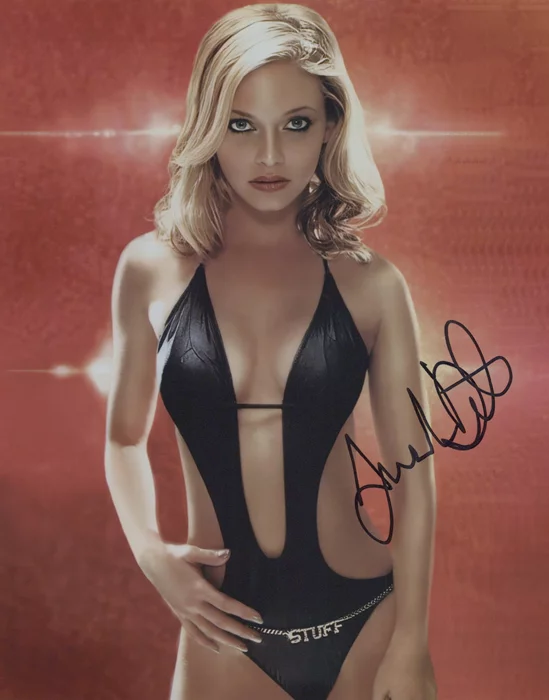 Amanda Detmer autograph